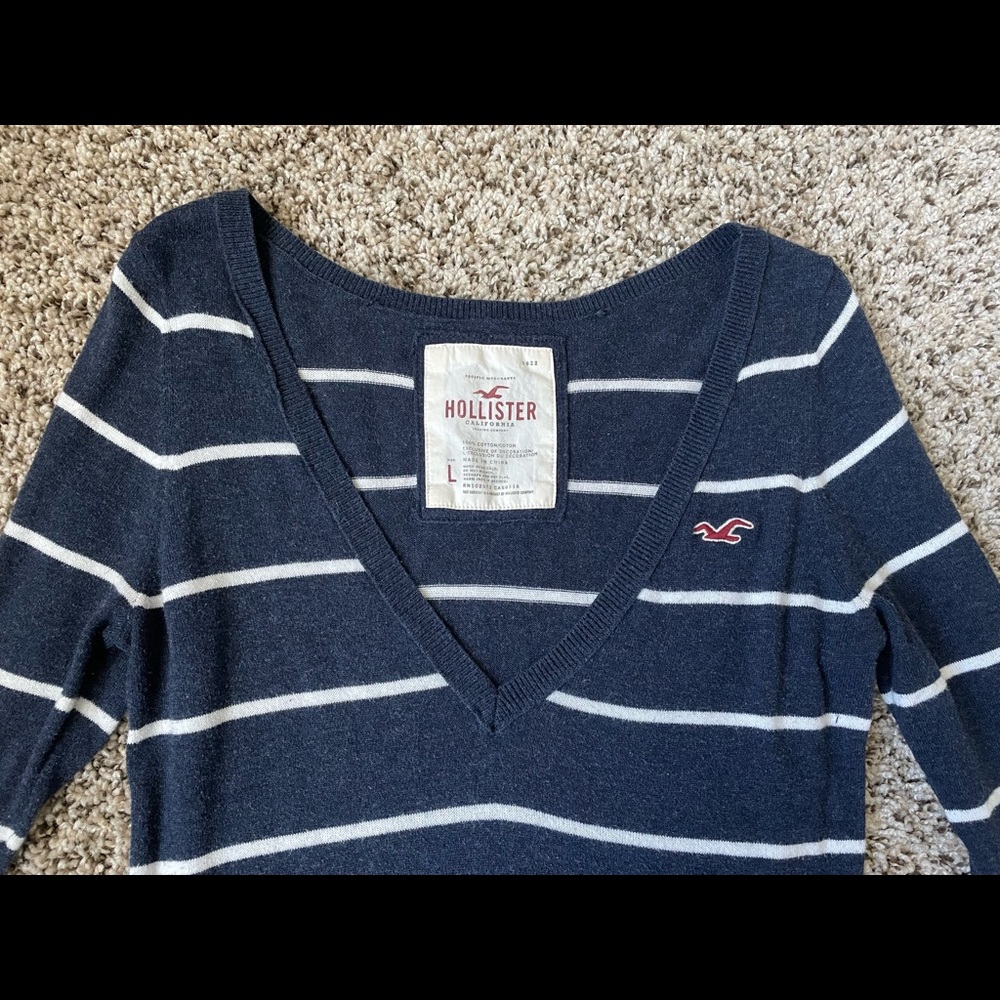 Hollister v-neck sweater L